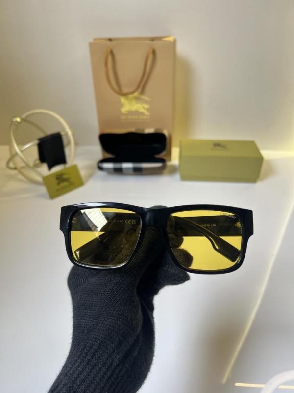 BURBERRY SUNGLASSES